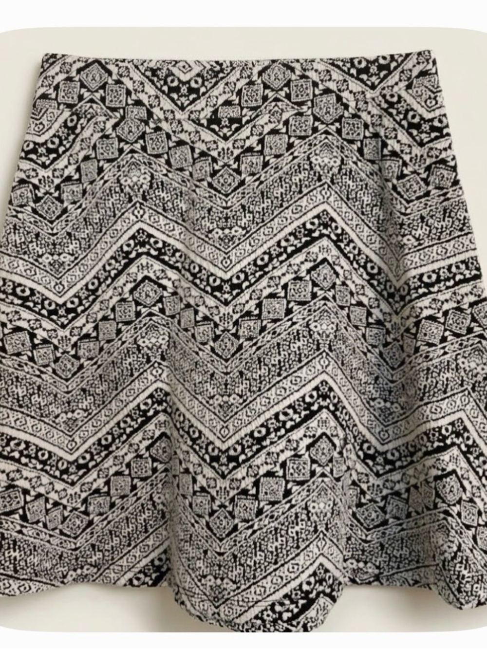 NO BOUNDARIES Flared Skater Skirt, Juniors M, Black White